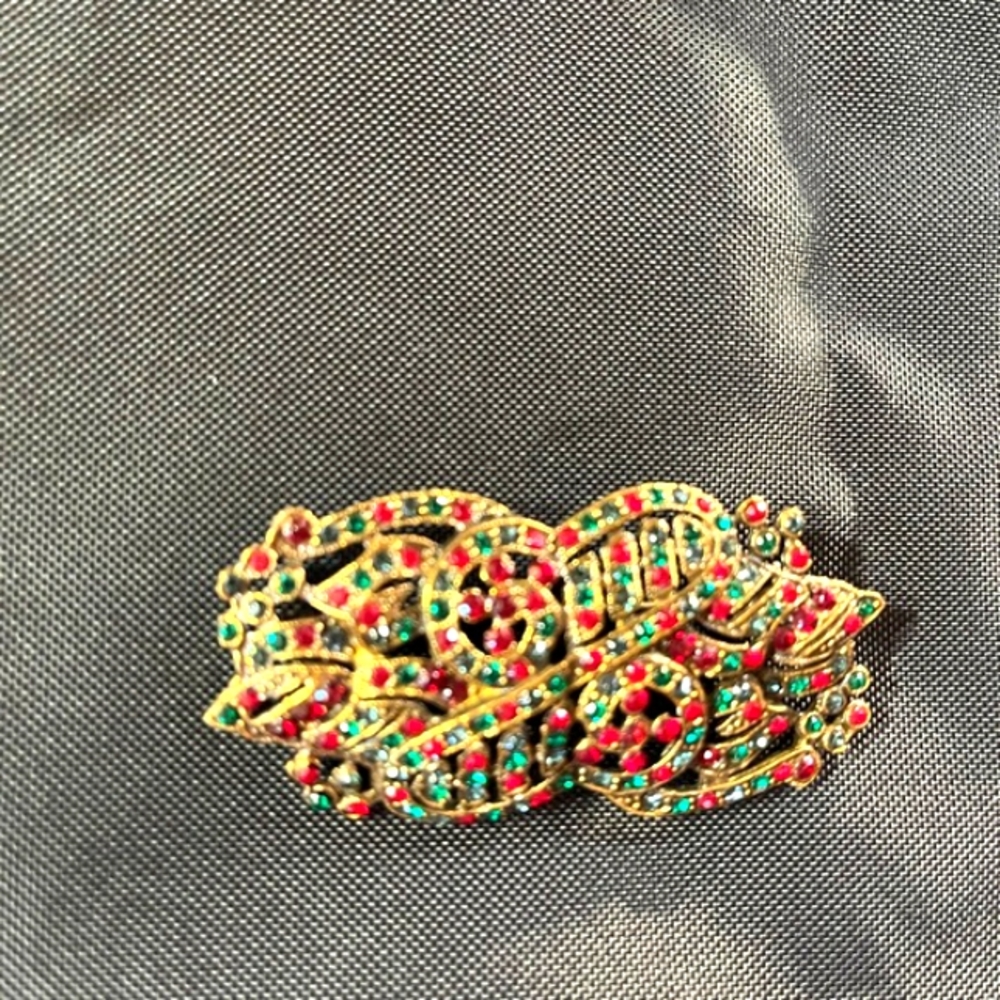 Vintage ROCOCO Signed Red Green Rhinestone Brooch Pin - Picture 6 of 13